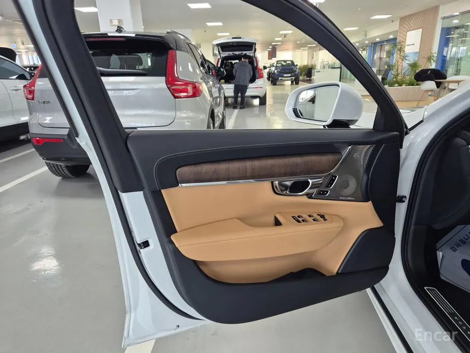 Фото 12 - Volvo S90