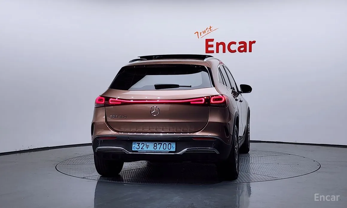 Фото 4 - Mercedes-Benz EQA