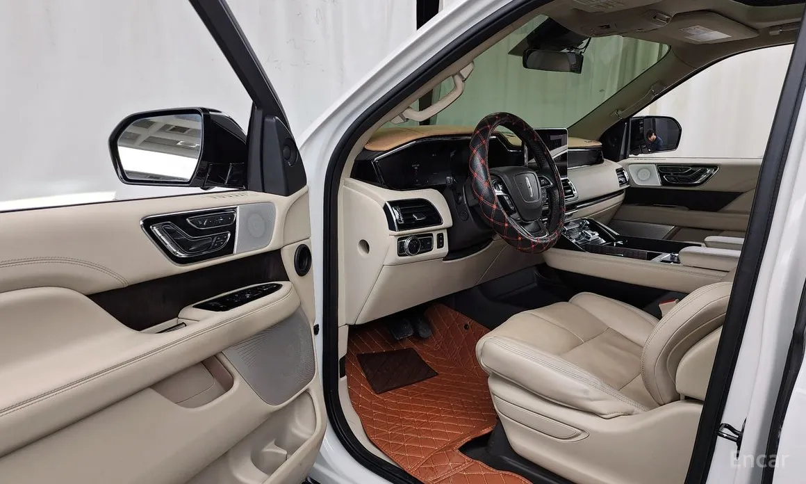 Фото 10 - Lincoln Navigator