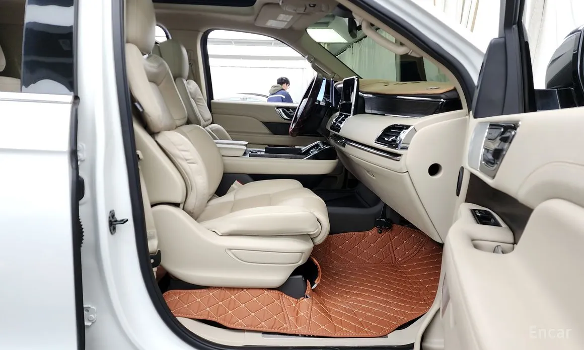 Фото 11 - Lincoln Navigator