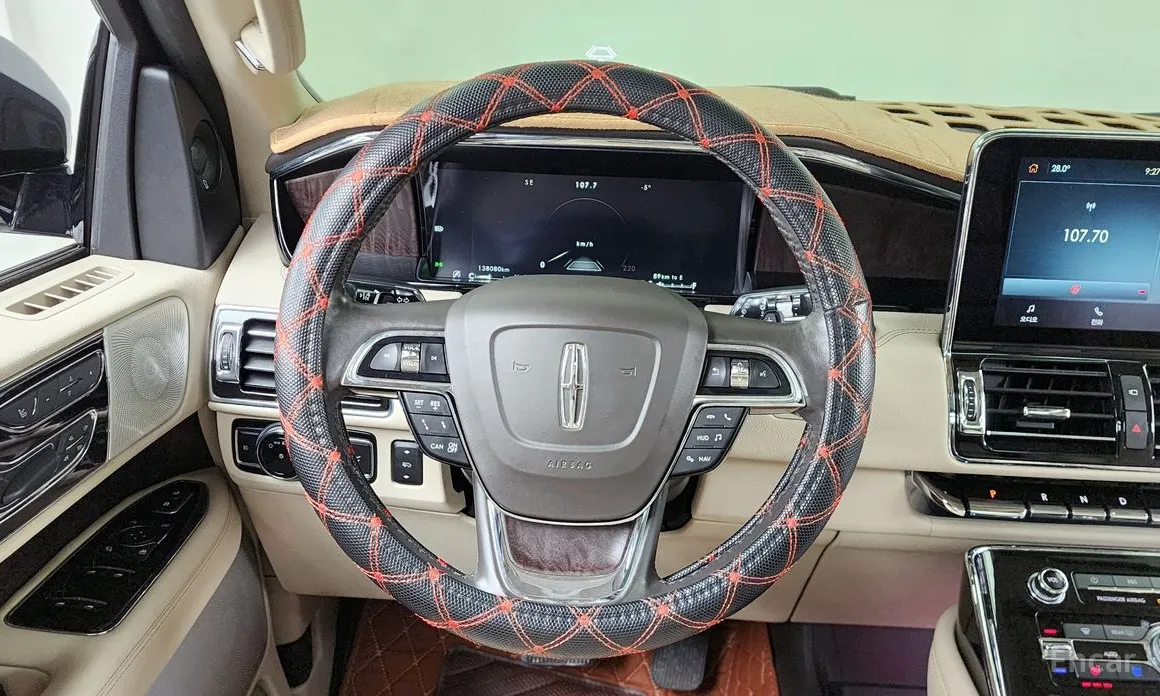 Фото 13 - Lincoln Navigator