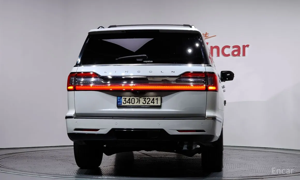 Фото 4 - Lincoln Navigator