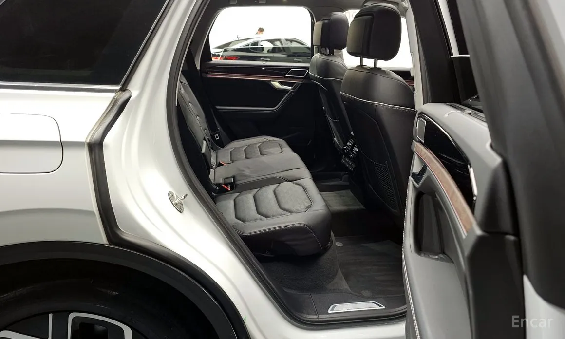 Фото 12 - Volkswagen Touareg