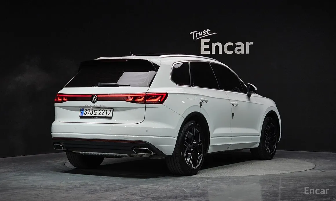 Фото 2 - Volkswagen Touareg