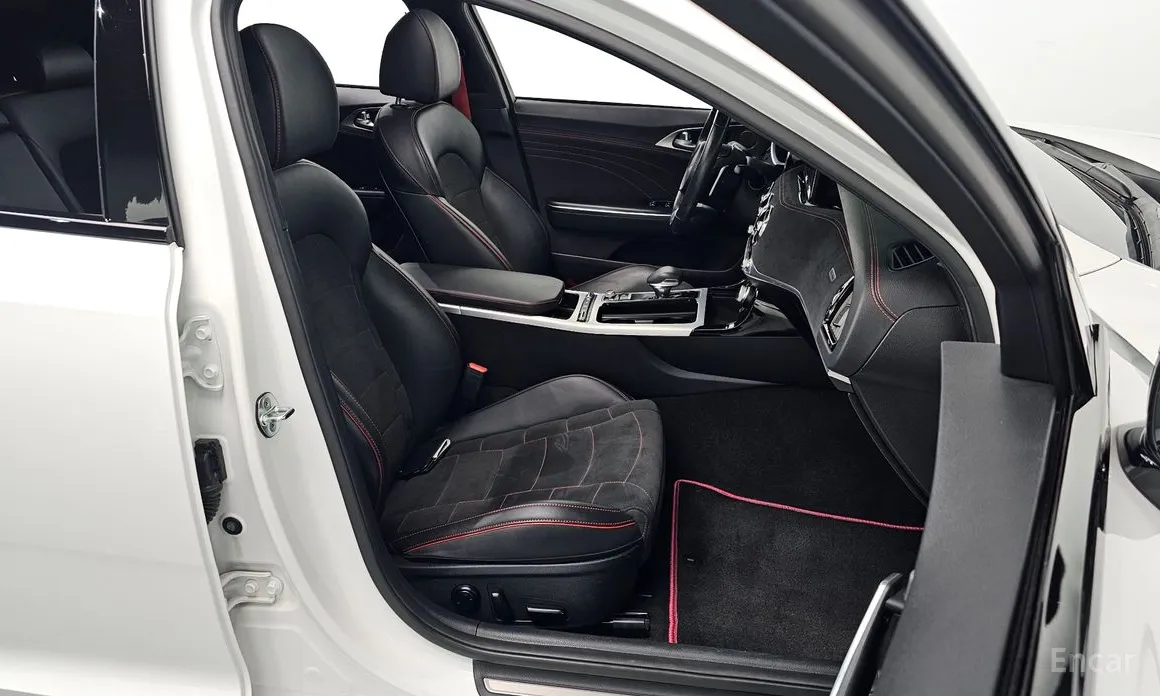 Фото 10 - Kia Stinger