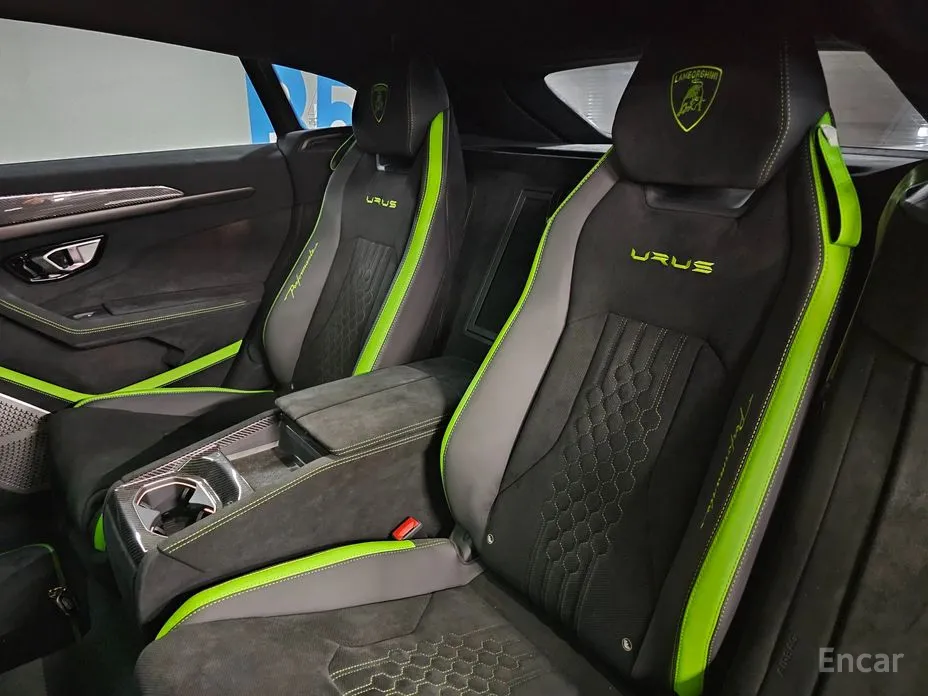 Фото 17 - Lamborghini Urus