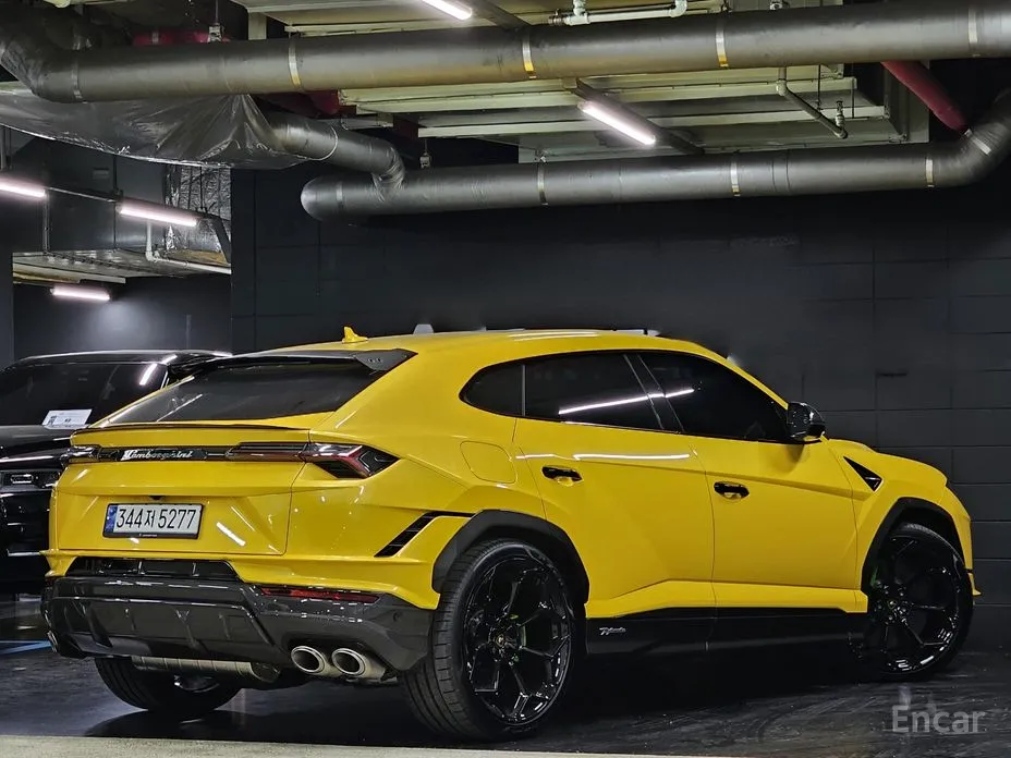 Фото 5 - Lamborghini Urus