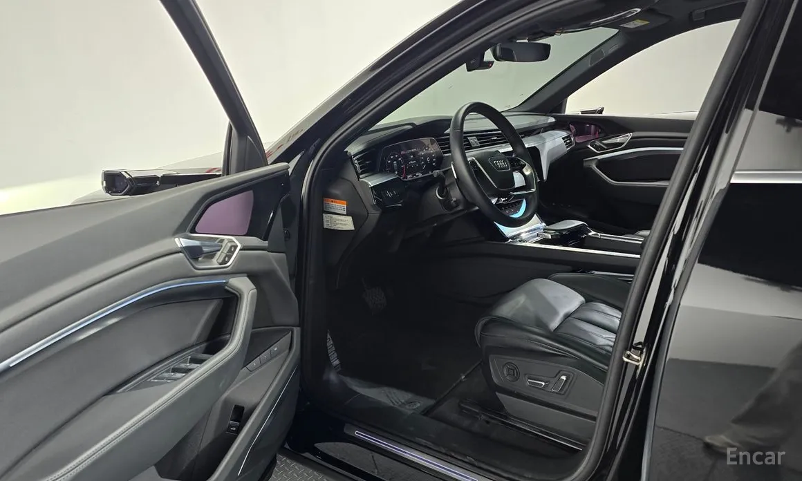 Фото 10 - Audi e-tron