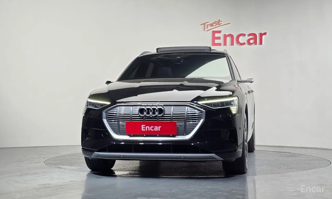 Фото 3 - Audi e-tron