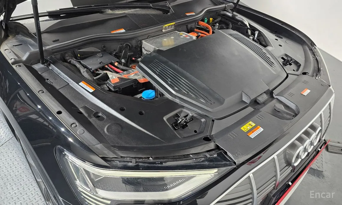 Фото 6 - Audi e-tron