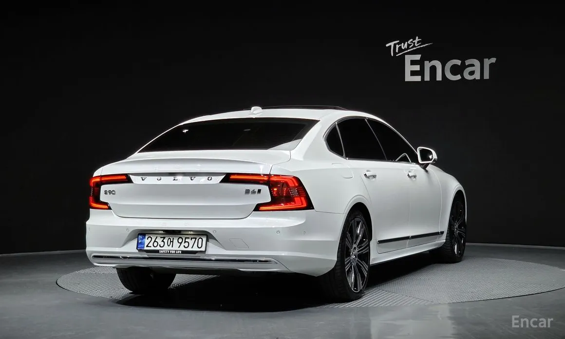 Фото 2 - Volvo S90