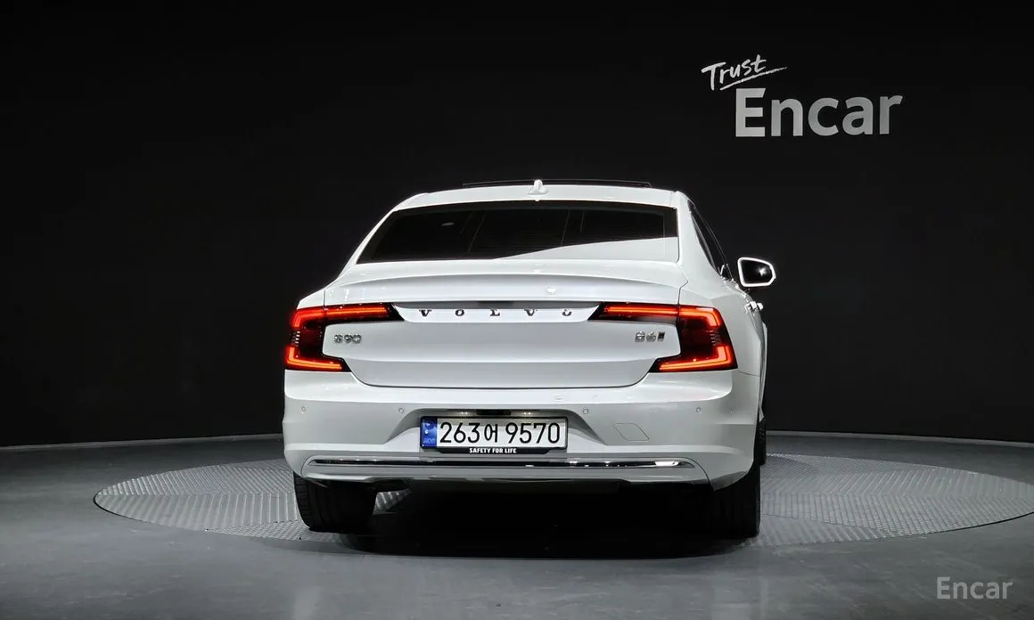 Фото 4 - Volvo S90