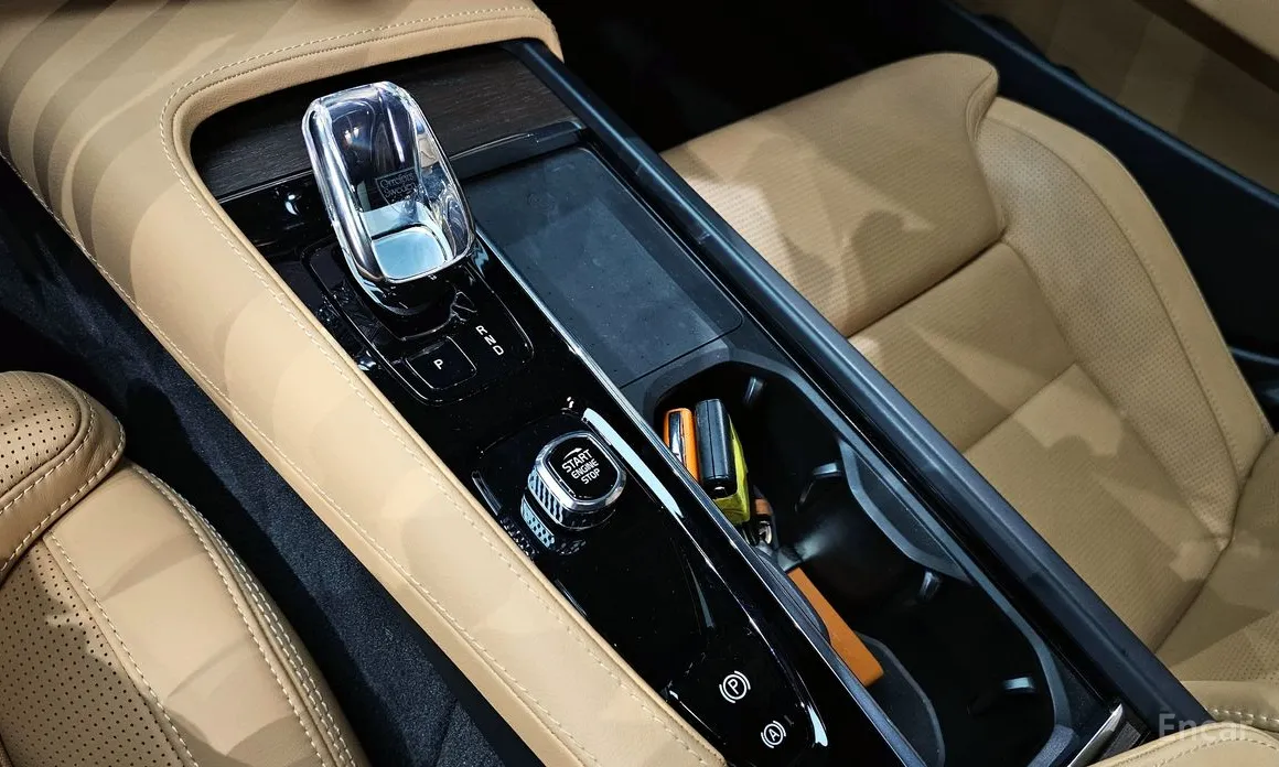 Фото 9 - Volvo S90