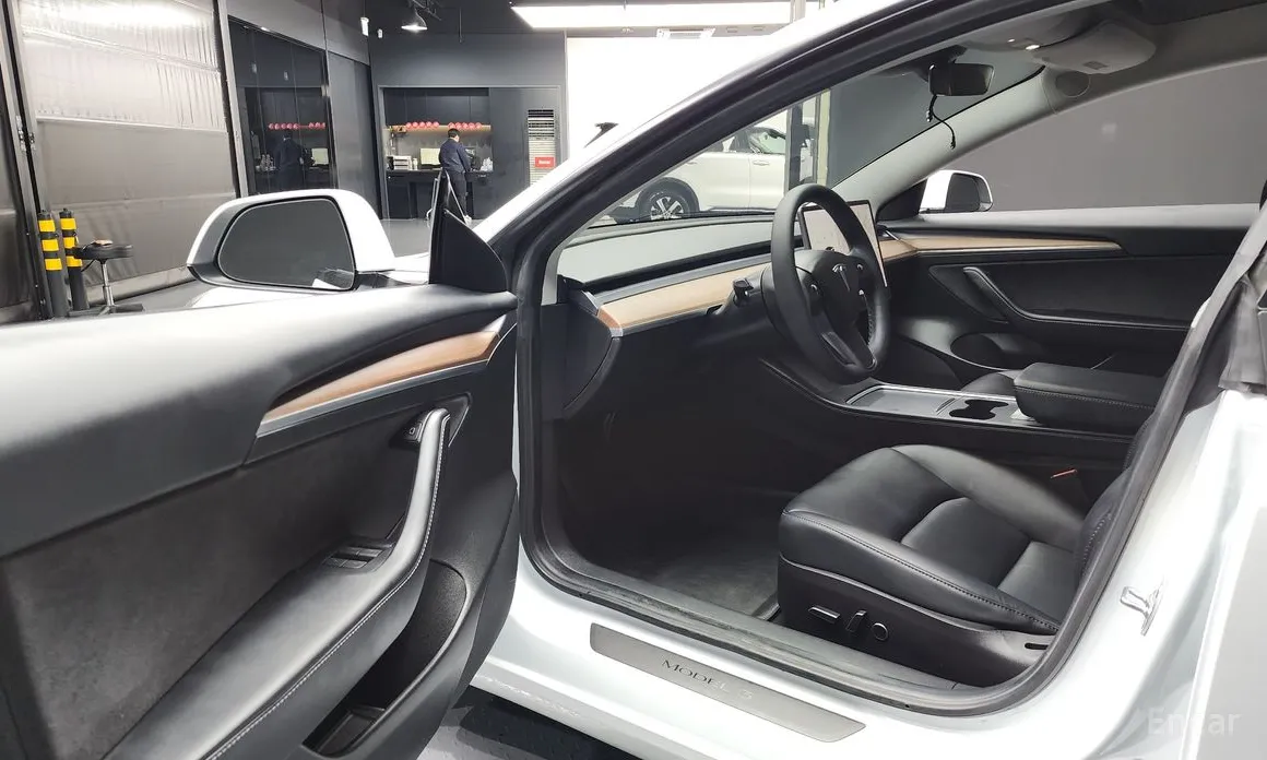 Фото 10 - Tesla Model 3