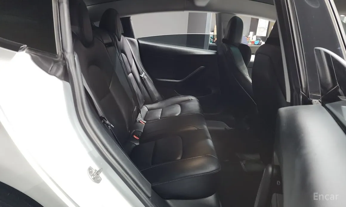 Фото 12 - Tesla Model 3