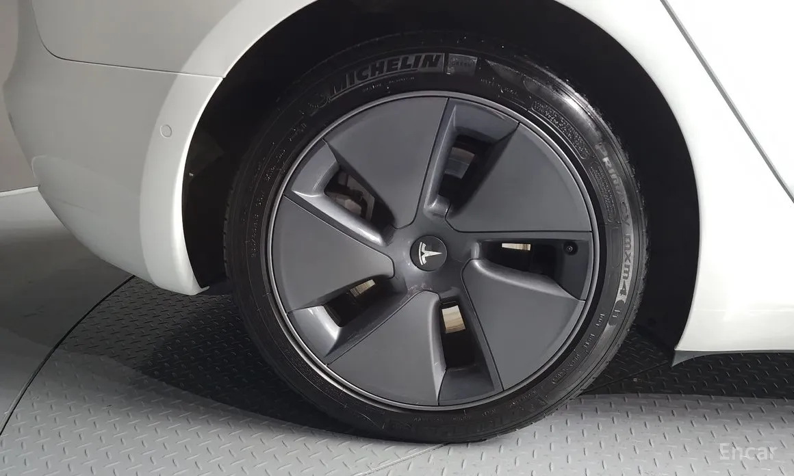 Фото 5 - Tesla Model 3