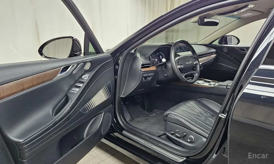 Фото 10 - Genesis G80