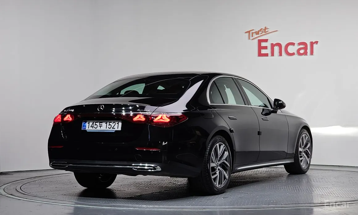 Фото 2 - Mercedes-Benz E-Class