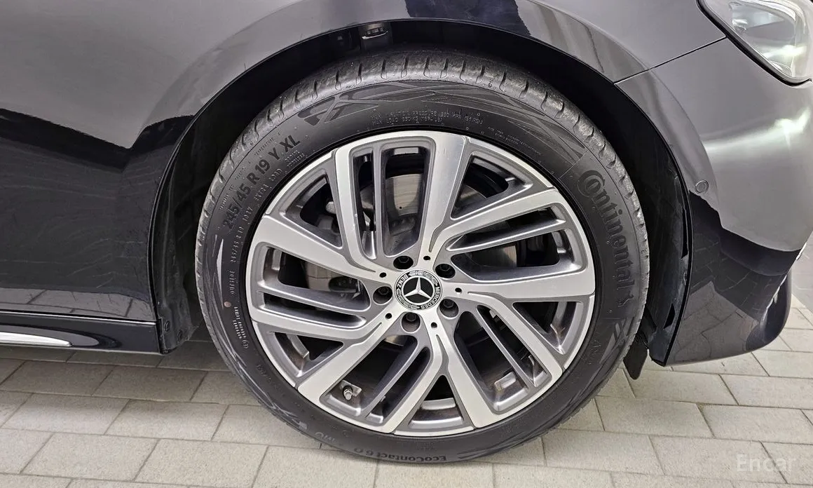 Фото 5 - Mercedes-Benz E-Class