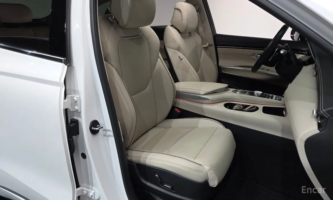 Photo 10 - Genesis GV70