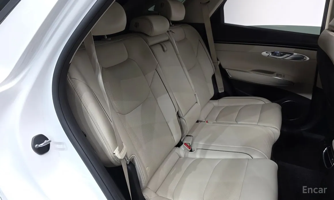 Photo 13 - Genesis GV70