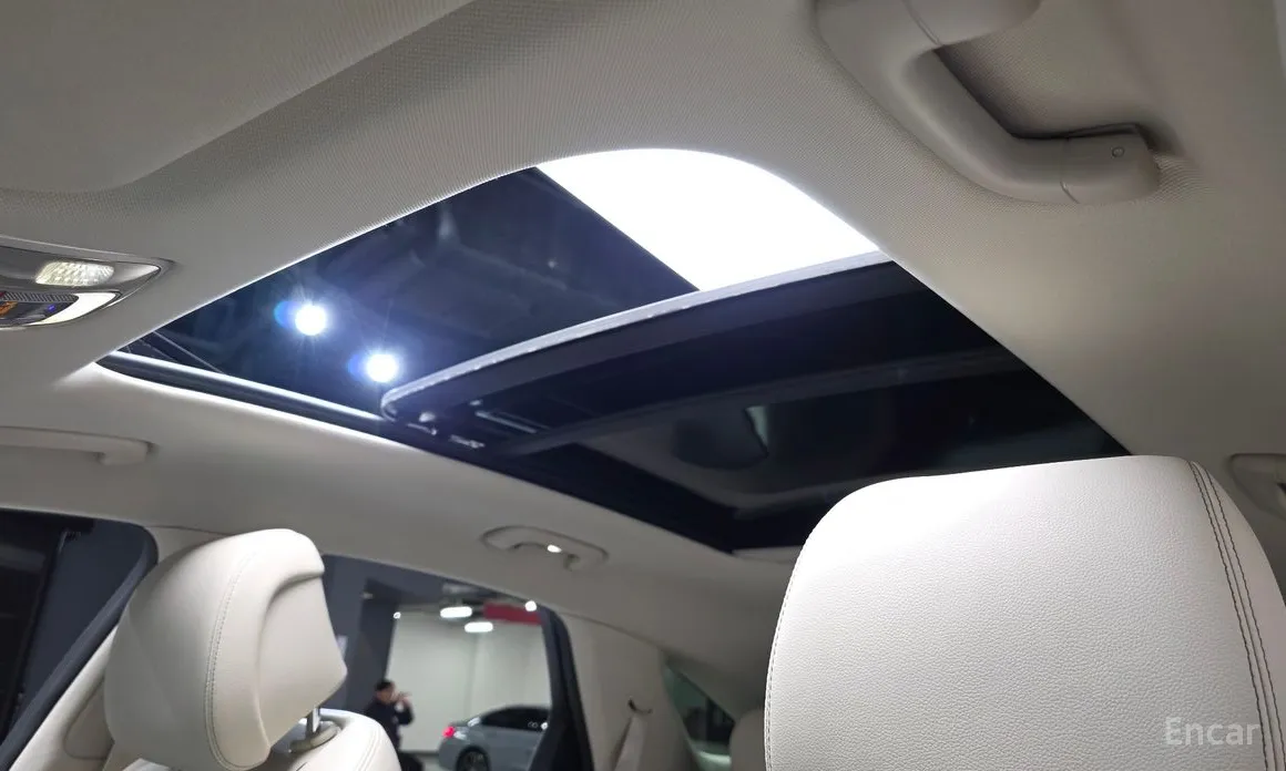 Photo 18 - Genesis GV70