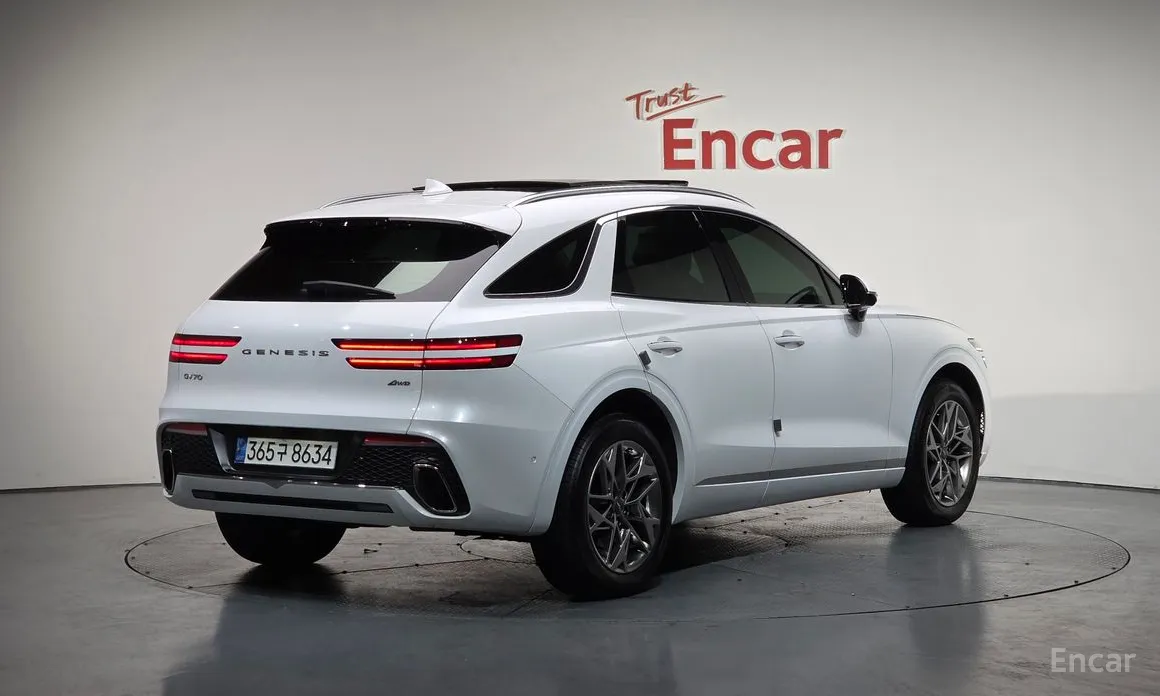 Photo 2 - Genesis GV70