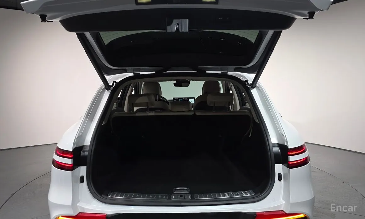 Photo 21 - Genesis GV70