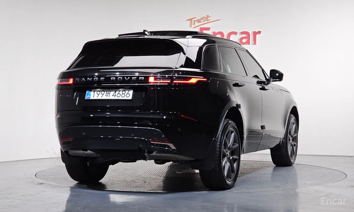 Фото 2 - Land Rover Range Rover Velar