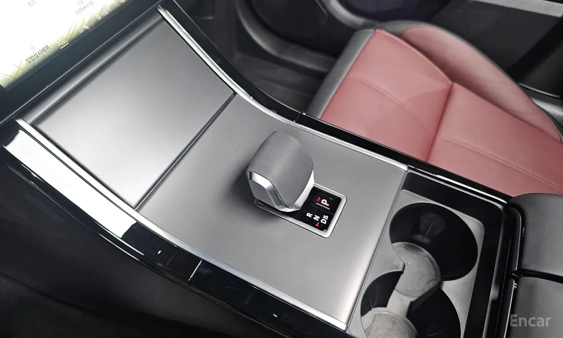 Фото 9 - Land Rover Range Rover Velar