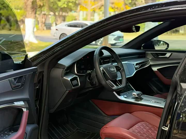 Фото 4 - Audi A7L