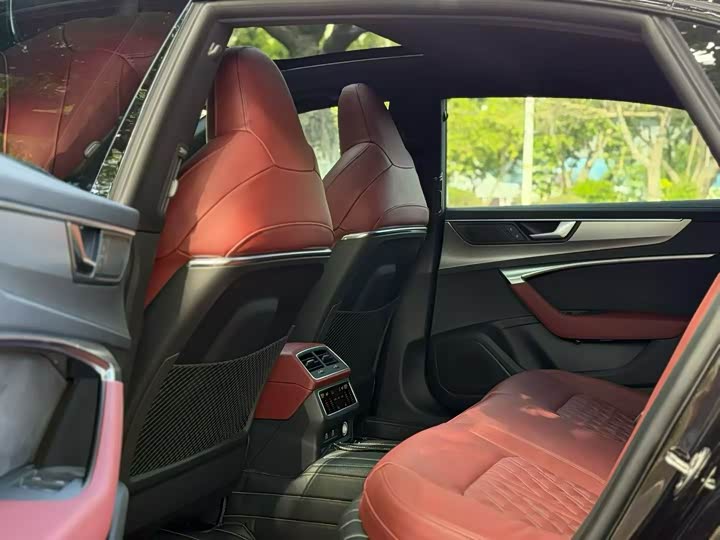 Фото 5 - Audi A7L