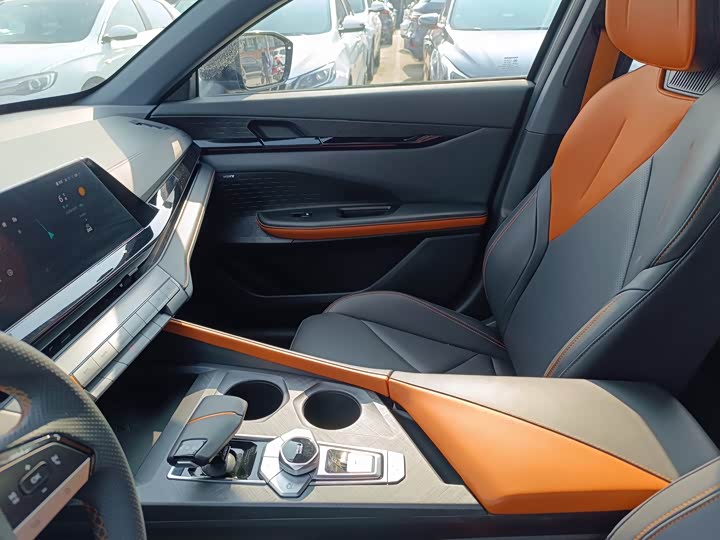 Фото 6 - Changan UNI-V