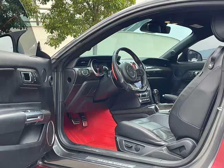 Фото 6 - Ford Mustang