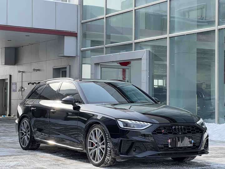 Фото 1 - Audi S4