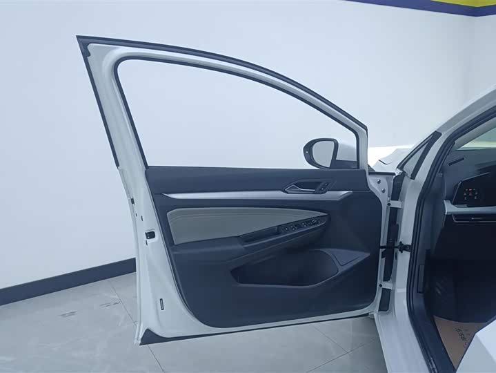 Фото 7 - Volkswagen Golf