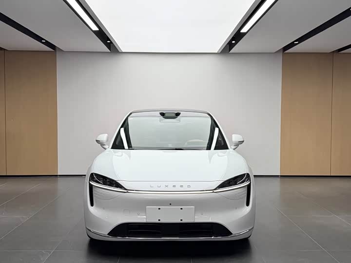 Фото 2 - Luxeed R7