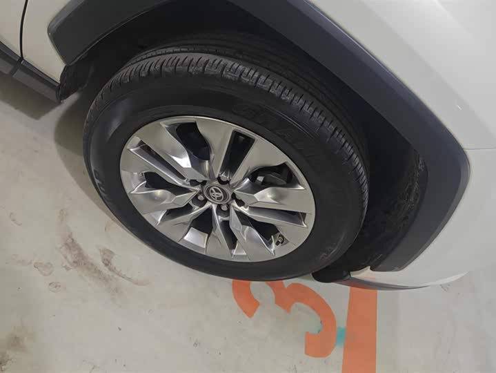 Фото 6 - Toyota Wildlander