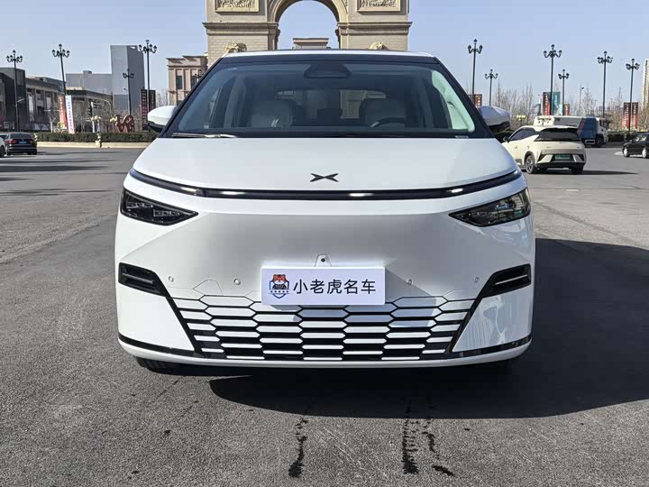 Фото 2 - XPeng X9