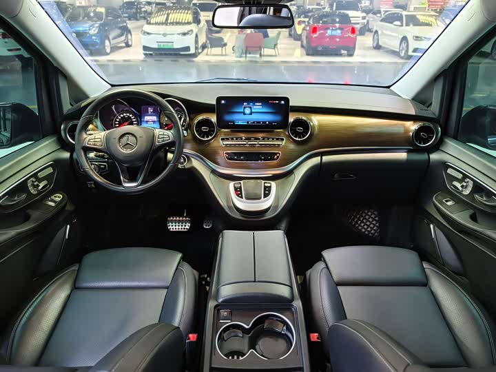 Фото 7 - Mercedes-Benz V-Class