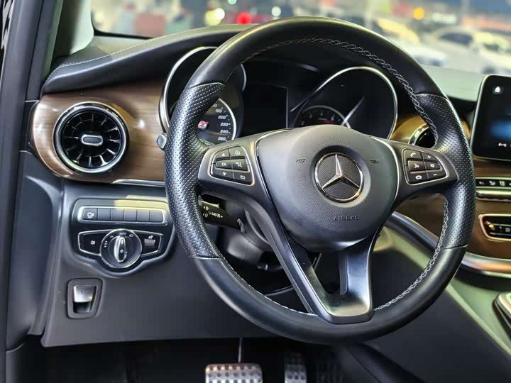 Фото 8 - Mercedes-Benz V-Class