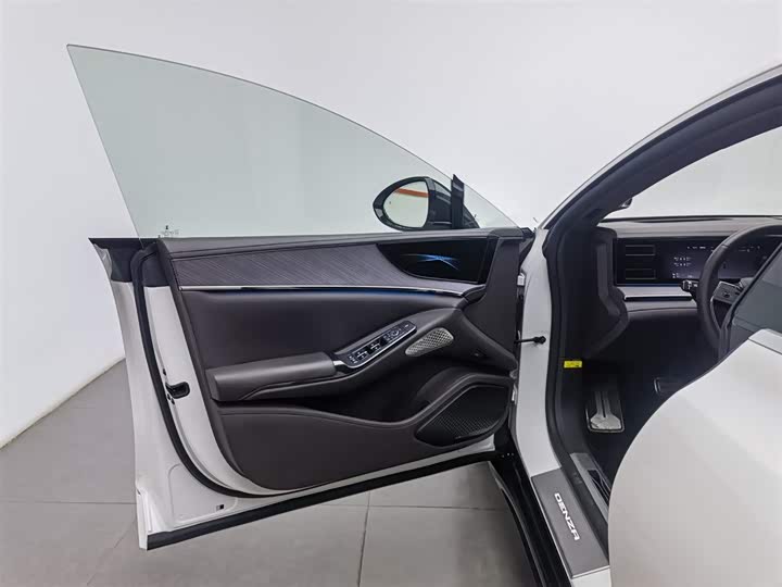 Фото 8 - Denza Z9