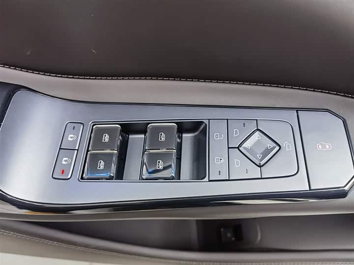 Фото 9 - Denza Z9