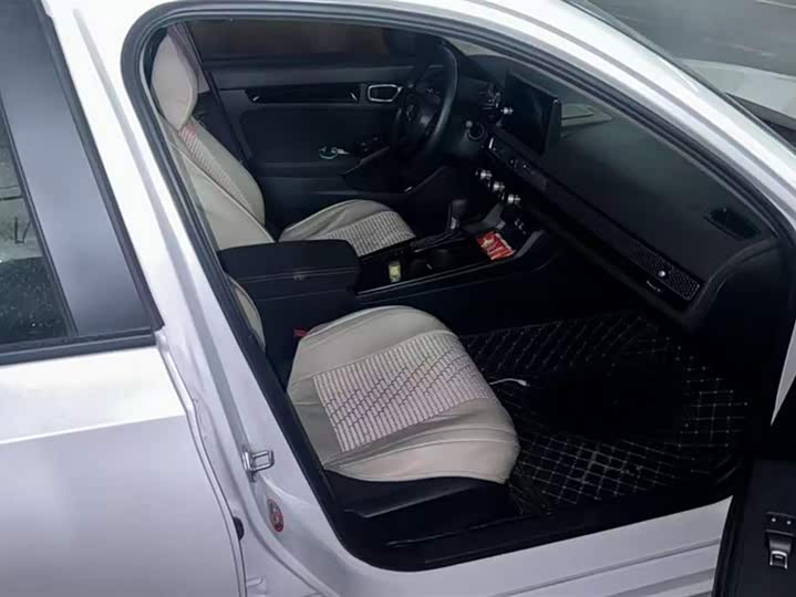 Фото 8 - Honda Civic