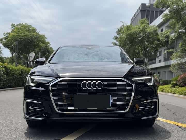 Фото 2 - Audi A6L