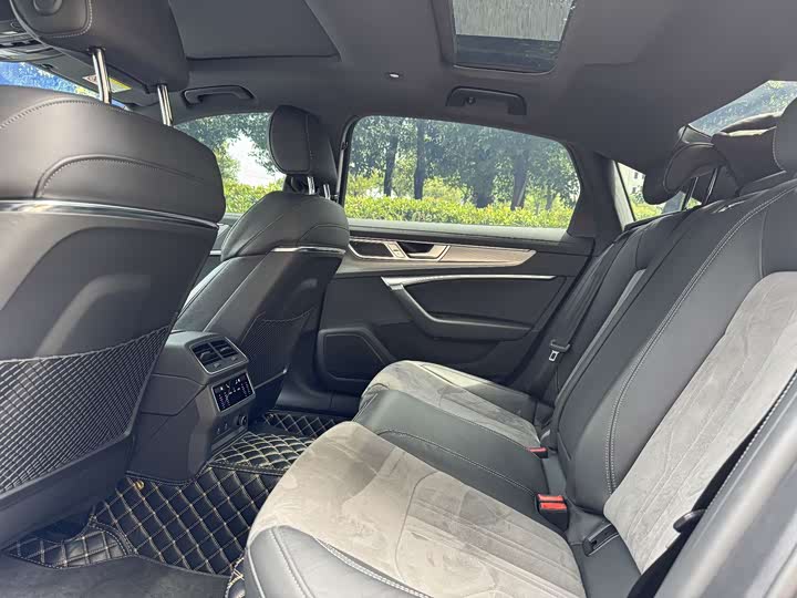 Фото 8 - Audi A6L