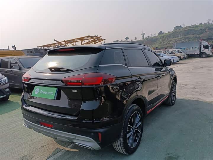 Фото 7 - Geely Atlas