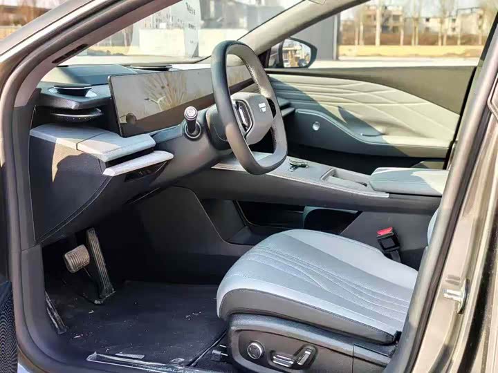 Фото 4 - Geely Galaxy E8