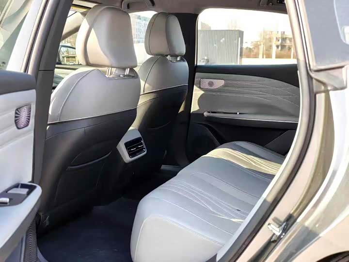 Фото 5 - Geely Galaxy E8