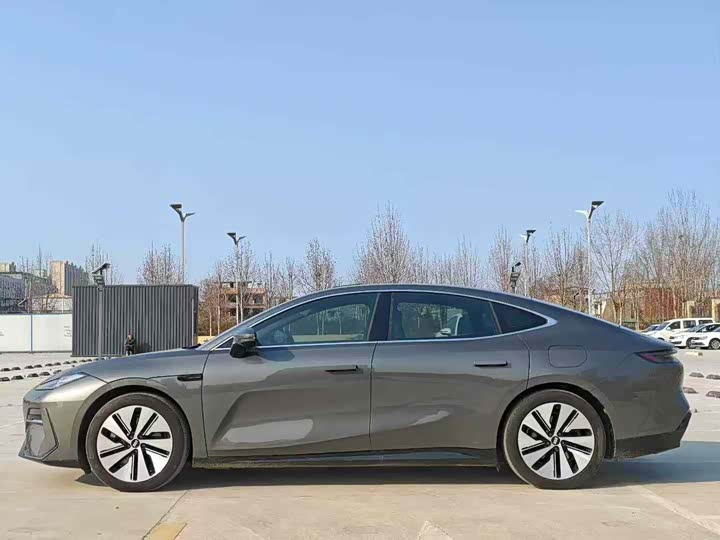 Фото 9 - Geely Galaxy E8